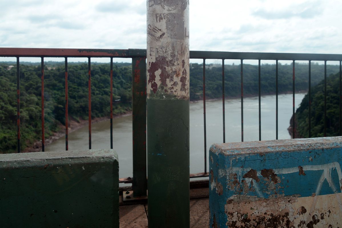 03 Border Between Argentina And Brazil On The Bridge From Puerto Iguazu To Foz de Iguazu